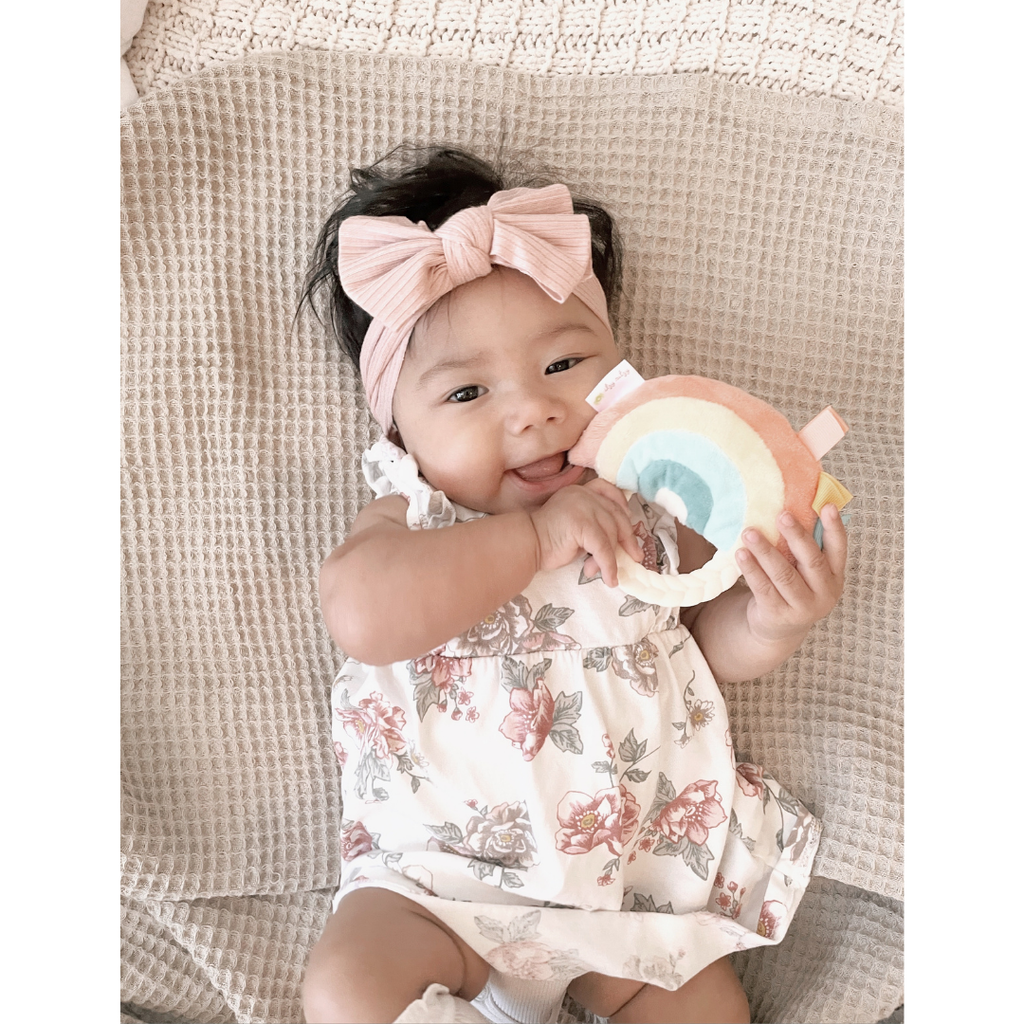 Itzy Ritzy Rainbow Ritzy Rattle Pal™ (6892089376815)